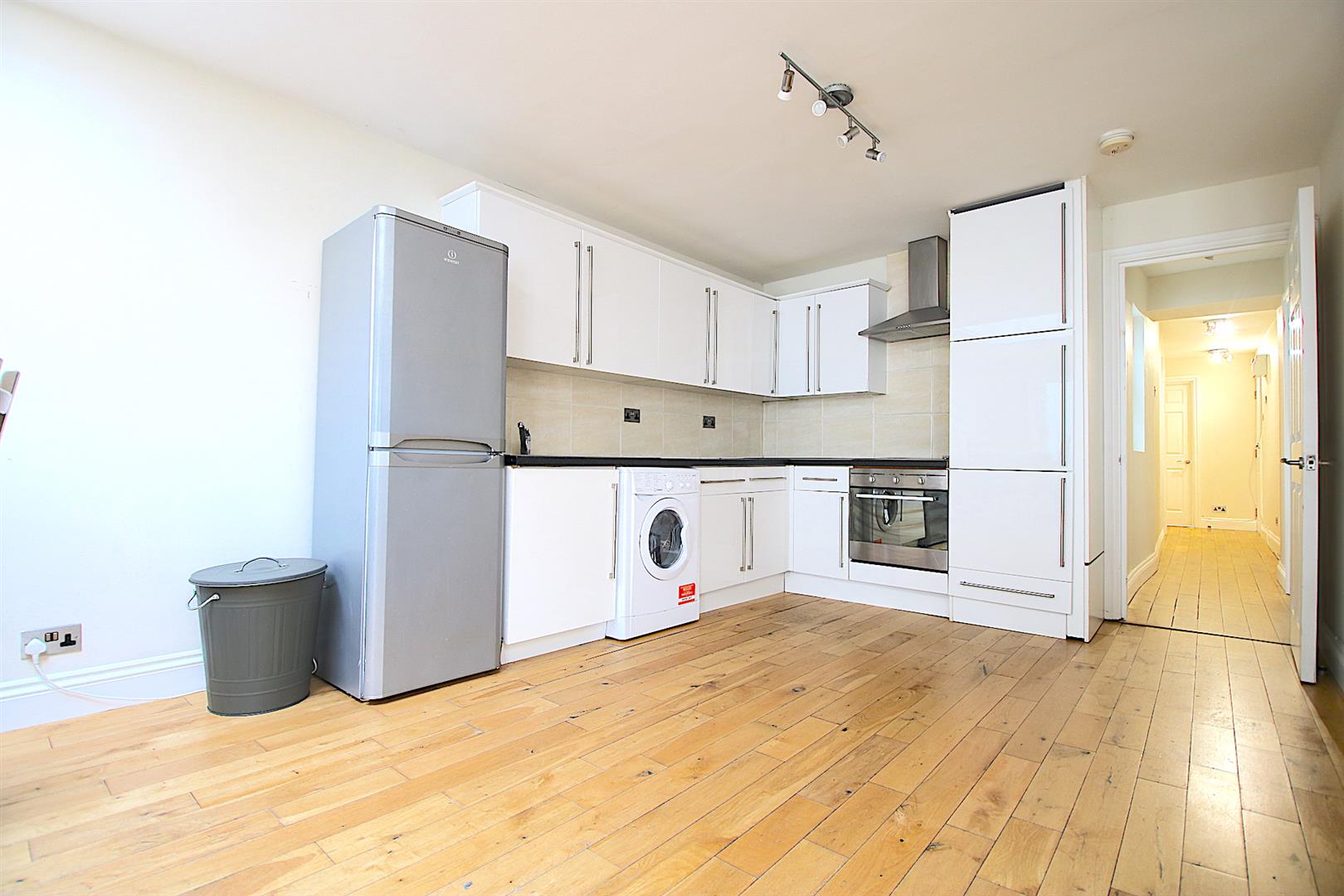 Bedroom Flat House to Rent in Cannon Street Road, London